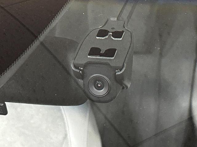 フィット e:HEVホーム 純正8インチナビ バックカメラ ホンダセンシング アダプティブクルーズ 禁煙車 ハーフレザーシート スマートキー LEDヘッド ETC オートライト CD・DVD再生 Bluetooth(7枚目)