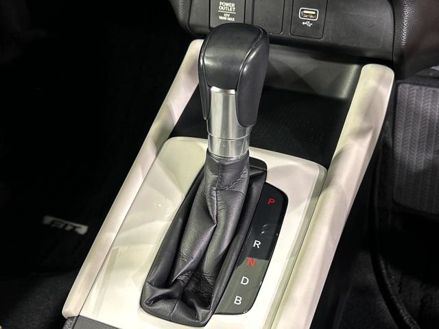 フィット e:HEVホーム 純正8インチナビ バックカメラ ホンダセンシング アダプティブクルーズ 禁煙車 ハーフレザーシート スマートキー LEDヘッド ETC オートライト CD・DVD再生 Bluetooth(24枚目)