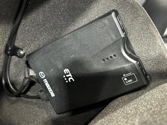 CX-5 25S スポーツアピアランス 10.25型マツダコネクト 全周囲カメラ 衝突被害軽減システム レーダークルーズ 禁煙車 ブラインドスポットモニター 電動リアゲート 置くだけ充電 本革シート シートヒーター LEDヘッド ETC(76枚目)