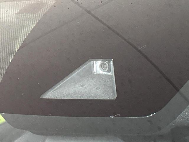 【プリクラッシュセーフティ】前方の車両等を検知し、衝突しそうな時は警報で注意を促し、ブレーキを踏む力をサポート。ブレーキを踏めなかった場合は衝突被害軽減ブレーキが作動、衝突回避をサポートします。