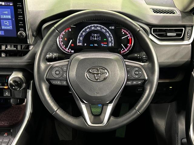 ステアリングも使用感が少なく、きれいな状態となっております♪