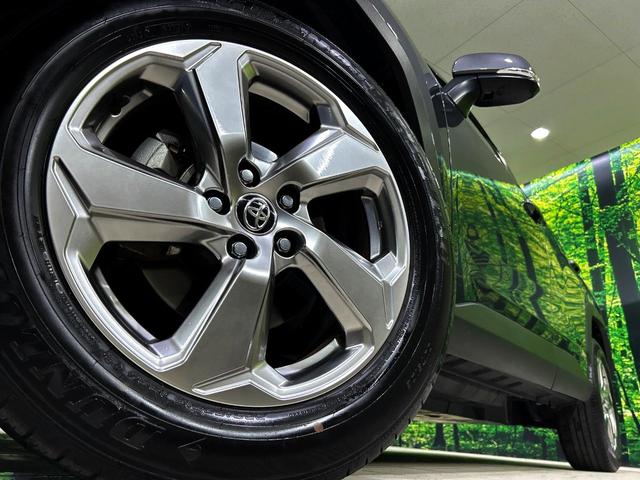 【純正１８インチアルミホイール】外観にマッチした純正アルミホイールを装着しております。各種社外アルミホイールや、スタッドレスタイヤも取扱いしております。是非ご相談ください♪