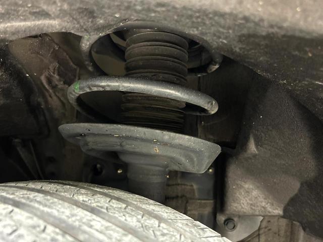 お車を安心してお乗りいただく為には、足回りの定期点検が欠かせません。サービスサポート（有償保証）では無料点検もご提供しており、安心のカーライフをお過ごしいただけるサポート体制が整っています。