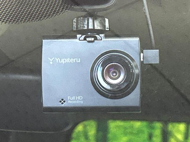 【ドライブレコーダー】安心・安全なカーライフに必須のドライブレコーダーを装備！走行中はもちろん、あおり運転や事故に遭遇した際の状況も映像で記録し、万一のリスクに備えます。