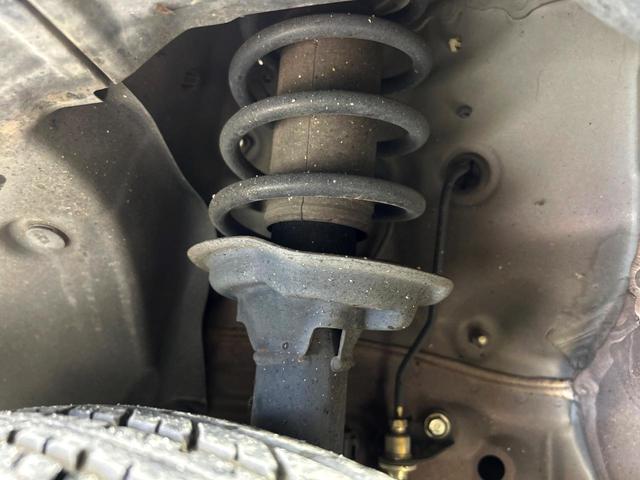 お車を安心してお乗りいただく為には、足回りの定期点検が欠かせません。サービスサポート（有償保証）では無料点検もご提供しており、安心のカーライフをお過ごしいただけるサポート体制が整っています。