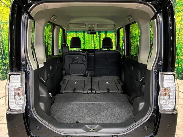 後席を格納すると、これだけの広さが！シーンに合わせたシートアレンジで、大きな荷物も積むことが出来ます♪
