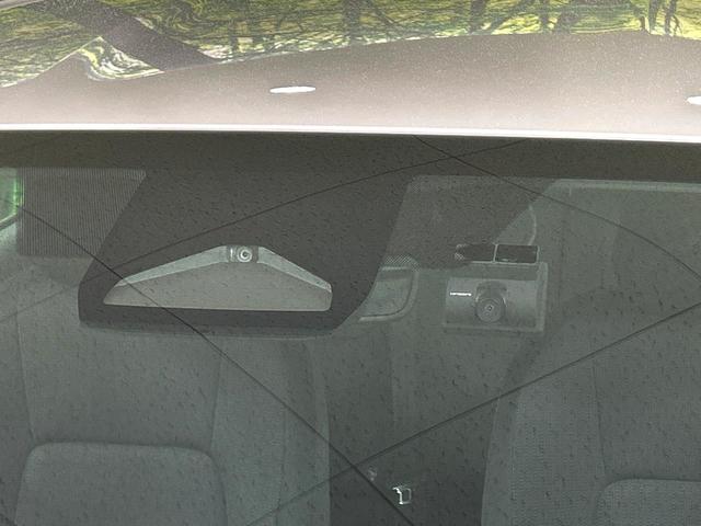 プリウス X 純正8インチディスプレイ セーフティセンス バックカメラ 100V電源 レーダークルーズ 禁煙車 ブラインドスポットモニター LEDヘッド ETC2.0 オートハイビーム 車線逸脱警報 オートライト(5枚目)