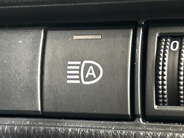 プリウス X 純正8インチディスプレイ セーフティセンス バックカメラ 100V電源 レーダークルーズ 禁煙車 ブラインドスポットモニター LEDヘッド ETC2.0 オートハイビーム 車線逸脱警報 オートライト(44枚目)