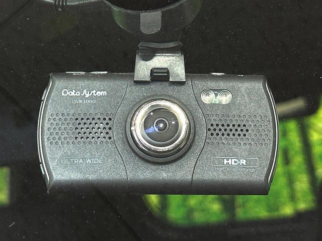 【ドライブレコーダー】安心・安全なカーライフに必須のドライブレコーダーを装備！走行中はもちろん、あおり運転や事故に遭遇した際の状況も映像で記録し、万一のリスクに備えます。