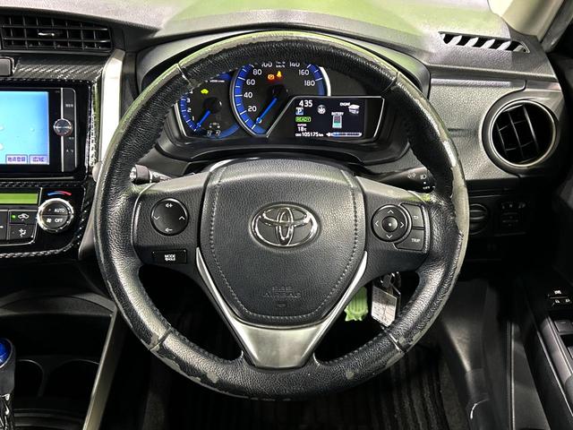 カローラフィールダー ハイブリッドＧ　純正ナビ　バックカメラ　ドライブレコーダー　ＥＴＣ　キーレスエントリー　ＬＥＤヘッドライト　禁煙車　トラクションコントロール　プライバシーガラス　オートエアコン　電動格納ミラー（11枚目）