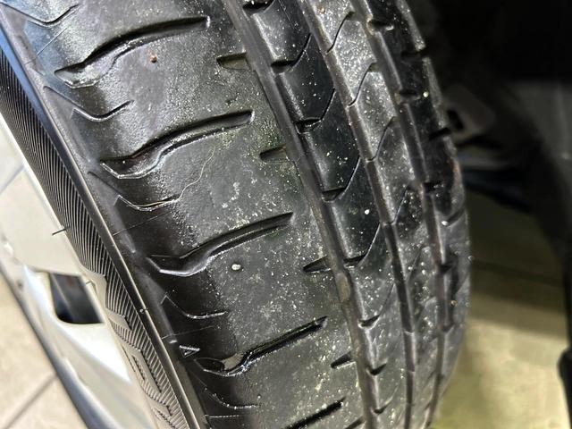 カローラフィールダー ハイブリッドＧ　純正ナビ　バックカメラ　ドライブレコーダー　ＥＴＣ　キーレスエントリー　ＬＥＤヘッドライト　禁煙車　トラクションコントロール　プライバシーガラス　オートエアコン　電動格納ミラー（58枚目）