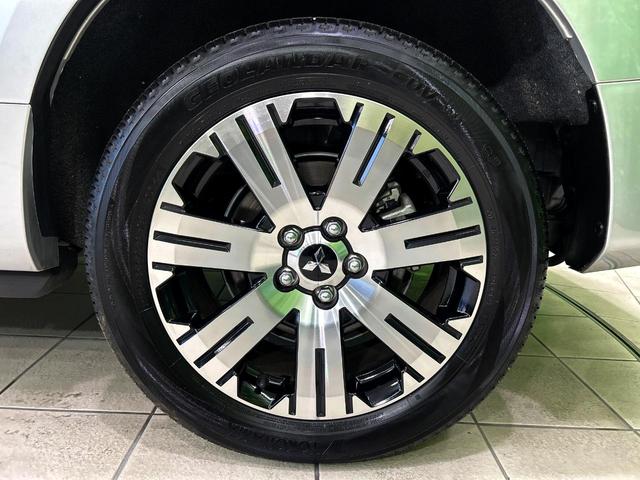 デリカＤ：５ Ｐ　１０．１インチ純正ナビ　電動サイドステップ　両側電動スライドドア　全周囲カメラ　衝突軽減装置　レーダークルーズ　禁煙車　ブラインドスポットモニター　電動リアゲート　パワーシート　ＬＥＤヘッド（64枚目）