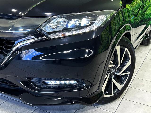 ヴェゼル ハイブリッドＲＳ・ホンダセンシング　バックカメラ　衝突被害軽減システム　禁煙車　ハーフレザーシート　ドラレコ　スマートキー　ＬＥＤヘッド　ビルトインＥＴＣ　純正１８インチアルミ　車線逸脱警報　オートライト　デュアルエアコン（12枚目）