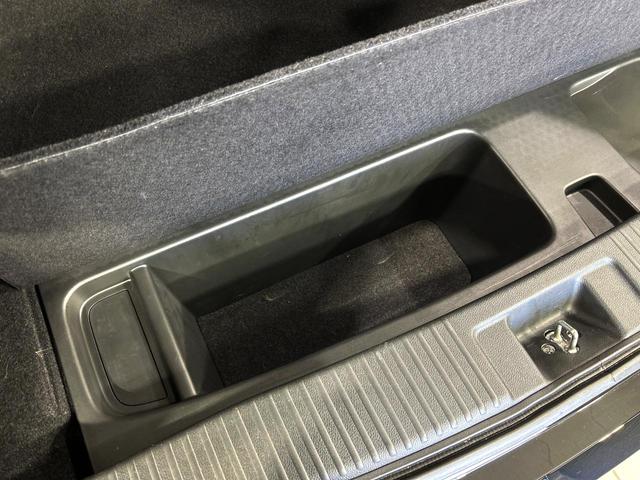 ヴェゼル ハイブリッドＲＳ・ホンダセンシング　バックカメラ　衝突被害軽減システム　禁煙車　ハーフレザーシート　ドラレコ　スマートキー　ＬＥＤヘッド　ビルトインＥＴＣ　純正１８インチアルミ　車線逸脱警報　オートライト　デュアルエアコン（32枚目）