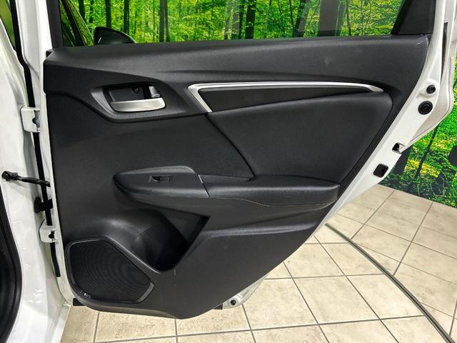 フィットハイブリッド Ｌパッケージ　純正ナビ　シティブレーキアクティブシステム　バックカメラ　禁煙車　ＬＥＤヘッド　ＥＴＣ　クルーズコントロール　オートライト　オートエアコン　Ｂｌｕｅｔｏｏｔｈ　ＣＤ　ＤＶＤ再生（24枚目）