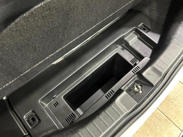 フィットハイブリッド Ｌパッケージ　純正ナビ　シティブレーキアクティブシステム　バックカメラ　禁煙車　ＬＥＤヘッド　ＥＴＣ　クルーズコントロール　オートライト　オートエアコン　Ｂｌｕｅｔｏｏｔｈ　ＣＤ　ＤＶＤ再生（42枚目）