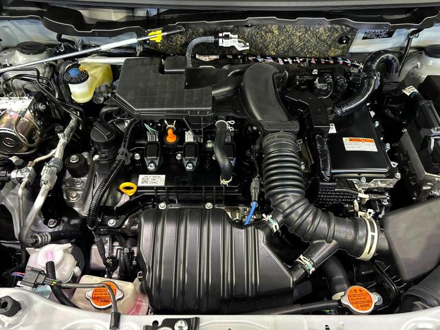 ライズ Ｚ　登録済未使用車　純正９型ディスプレイ　全周囲カメラ　スマートアシスト　レーダークルーズ　シートヒーター　ＬＥＤヘッド　純正１７インチアルミ　オートハイビーム　車線逸脱警報　オートライト（18枚目）