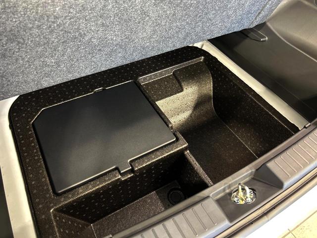 ライズ Ｚ　登録済未使用車　純正９型ディスプレイ　全周囲カメラ　スマートアシスト　レーダークルーズ　シートヒーター　ＬＥＤヘッド　純正１７インチアルミ　オートハイビーム　車線逸脱警報　オートライト（57枚目）