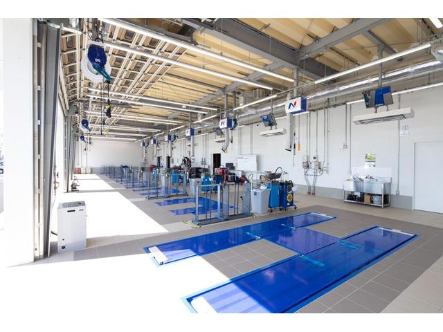 ライズ Ｚ　登録済未使用車　純正９型ディスプレイ　全周囲カメラ　スマートアシスト　レーダークルーズ　シートヒーター　ＬＥＤヘッド　純正１７インチアルミ　オートハイビーム　車線逸脱警報　オートライト（80枚目）