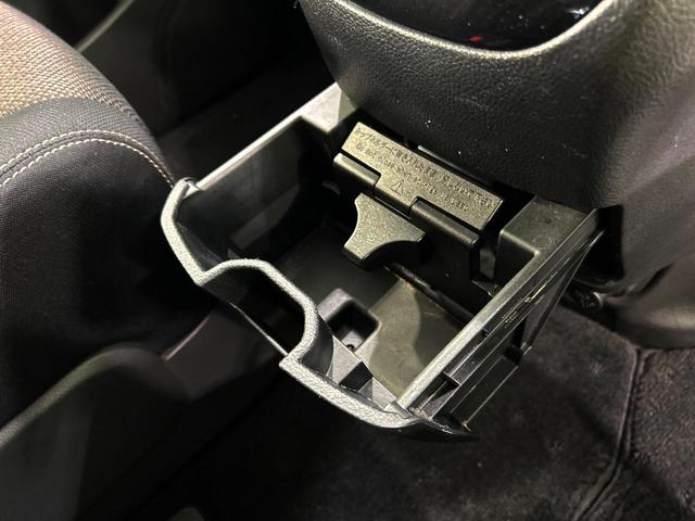 セレナ ハイウェイスターＶエアロモード＋セフティＳＨＶＡセフ　両側電動ドア　全周囲カメラ　衝突被害軽減システム　禁煙車　ドラレコ　スマートキー　ＬＥＤヘッド　ビルトインＥＴＣ　クルコン　純正１６インチアルミ　車線逸脱警報　オートライト　オートエアコン（44枚目）