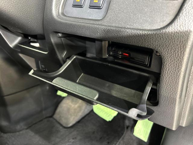 セレナ ハイウェイスターＶエアロモード＋セフティＳＨＶＡセフ　両側電動ドア　全周囲カメラ　衝突被害軽減システム　禁煙車　ドラレコ　スマートキー　ＬＥＤヘッド　ビルトインＥＴＣ　クルコン　純正１６インチアルミ　車線逸脱警報　オートライト　オートエアコン（56枚目）