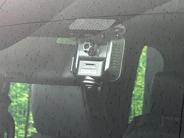 ヴォクシー Ｓ－Ｚ　ナビ付純正１０．５型ディスプレイ　セーフティセンス　両側電動スライドドア　バックカメラ　レーダークルーズ　禁煙車　ハーフレザーシート　ＬＥＤヘッド　ＥＴＣ２．０　純正１７インチアルミ（7枚目）