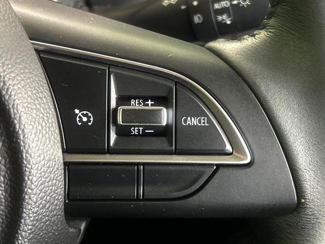 【クルーズコントロール】高速道路もラクラク走行。アクセルを離しても一定速度で走行ができ、長距離運転時の負担を軽減！加速・減速も簡単なスイッチ操作で調整できます。