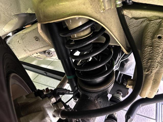 お車を安心してお乗りいただく為には、足回りの定期点検が欠かせません。サービスサポート（有償保証）では無料点検もご提供しており、安心のカーライフをお過ごしいただけるサポート体制が整っています。