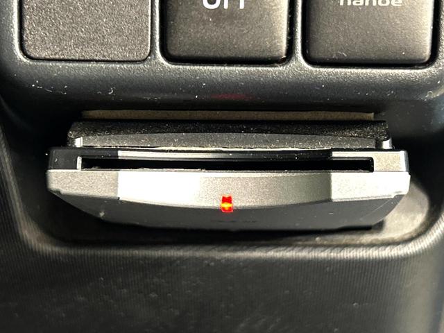 アクア Ｓ　ＳＤナビ　禁煙車　スマートキー　ＥＴＣ　オートエアコン　ＣＤ　ＤＶＤ再生　地デジ　オートライト　シートヒーター（5枚目）