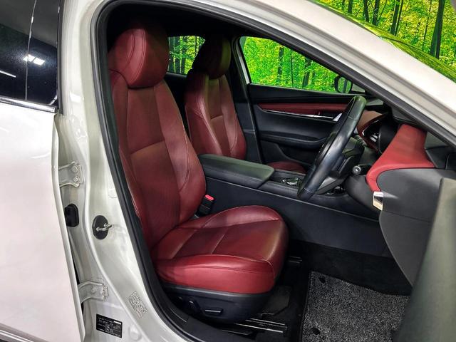 ＭＡＺＤＡ３ファストバック ＸＤバーガンディ　セレクション　ＢＯＳＥサウンド　マツダコネクトナビ　ブラインドスポットモニター　革シート　全周囲カメラ　ヘッドアップディスプレイ　レーダークルーズ　シートヒーター　ステアリングヒーター　パドルシフト　ＥＴＣ（8枚目）