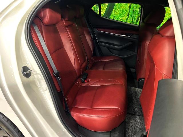 ＭＡＺＤＡ３ファストバック ＸＤバーガンディ　セレクション　ＢＯＳＥサウンド　マツダコネクトナビ　ブラインドスポットモニター　革シート　全周囲カメラ　ヘッドアップディスプレイ　レーダークルーズ　シートヒーター　ステアリングヒーター　パドルシフト　ＥＴＣ（9枚目）