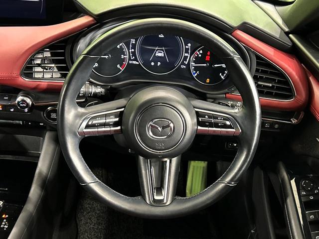 ＭＡＺＤＡ３ファストバック ＸＤバーガンディ　セレクション　ＢＯＳＥサウンド　マツダコネクトナビ　ブラインドスポットモニター　革シート　全周囲カメラ　ヘッドアップディスプレイ　レーダークルーズ　シートヒーター　ステアリングヒーター　パドルシフト　ＥＴＣ（11枚目）