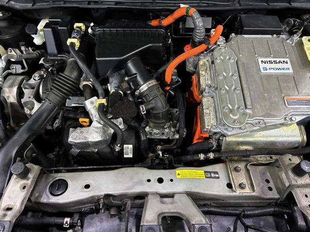 キックス X ツートーンインテリアエディション プロパイロット 純正9インチナビ 全周囲カメラ エマージェンシーブレーキ デジタルインナーミラー シートヒーター 禁煙車 LEDヘッド ルーフレール ETC 純正17インチアルミ(18枚目)