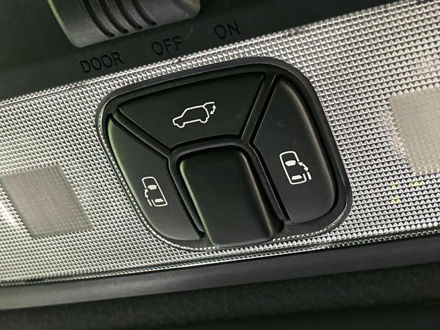 エスティマ アエラス　両側電動ドア　バックカメラ　衝突被害軽減システム　禁煙車　電動リアゲート　ドラレコ　コーナーセンサー　スマートキー　ＬＥＤヘッド　ビルトインＥＴＣ　クルコン　純正１７インチアルミ（4枚目）