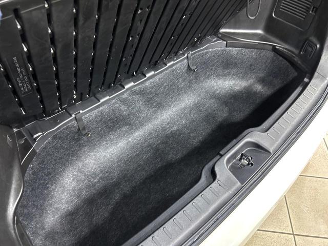 セレナ ハイウェイスター　Ｖセレ＋セーフティＩＩ　ＳＨＶ　両側電動ドア　純正ＳＤナビ　後席モニター　全周囲カメラ　衝突被害軽減システム　禁煙車　コーナーセンサー　スマートキー　ＬＥＤヘッド　ビルトインＥＴＣ　クルコン　純正１６インチアルミ　車線逸脱警報（40枚目）