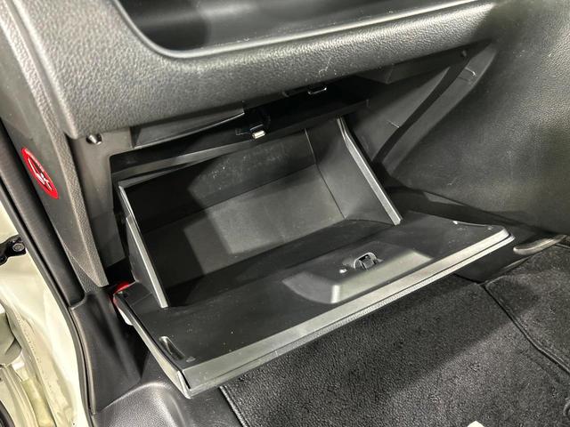 セレナ ハイウェイスター　Ｖセレ＋セーフティＩＩ　ＳＨＶ　両側電動ドア　純正ＳＤナビ　後席モニター　全周囲カメラ　衝突被害軽減システム　禁煙車　コーナーセンサー　スマートキー　ＬＥＤヘッド　ビルトインＥＴＣ　クルコン　純正１６インチアルミ　車線逸脱警報（41枚目）