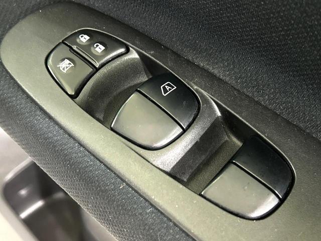 セレナ ハイウェイスター　Ｖセレ＋セーフティＩＩ　ＳＨＶ　両側電動ドア　純正ＳＤナビ　後席モニター　全周囲カメラ　衝突被害軽減システム　禁煙車　コーナーセンサー　スマートキー　ＬＥＤヘッド　ビルトインＥＴＣ　クルコン　純正１６インチアルミ　車線逸脱警報（50枚目）