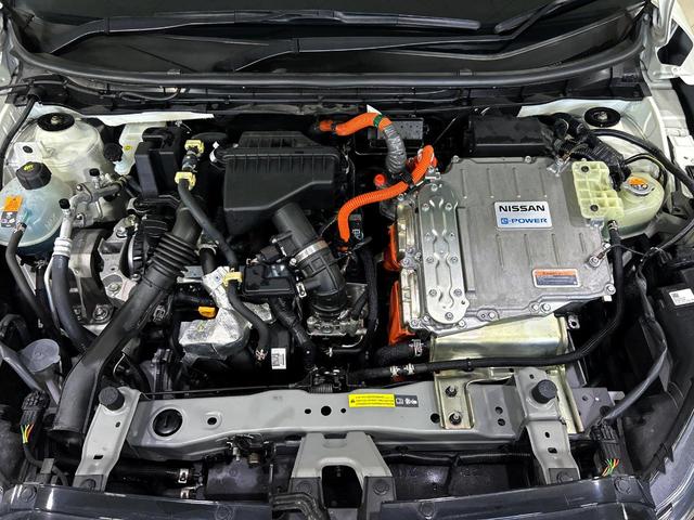 キックス Ｘ　プロパイロット　純正９インチナビ　全周囲カメラ　エマージェンシーブレーキ　デジタルインナーミラー　禁煙車　ＬＥＤヘッド　ルーフレール　ＥＴＣ　純正１７インチアルミ　オートハイビーム　オートライト（18枚目）