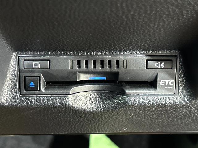 ヤリス X 純正8インチディスプレイ バックカメラ セーフティセンス 禁煙車 クリアランスソナー ETC オートハイビーム 車線逸脱警報 オートライト Bluetooth スマートキー(7枚目)