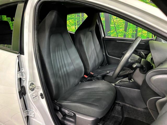 ヤリス X 純正8インチディスプレイ バックカメラ セーフティセンス 禁煙車 クリアランスソナー ETC オートハイビーム 車線逸脱警報 オートライト Bluetooth スマートキー(8枚目)