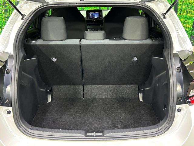 ヤリス X 純正8インチディスプレイ バックカメラ セーフティセンス 禁煙車 クリアランスソナー ETC オートハイビーム 車線逸脱警報 オートライト Bluetooth スマートキー(10枚目)