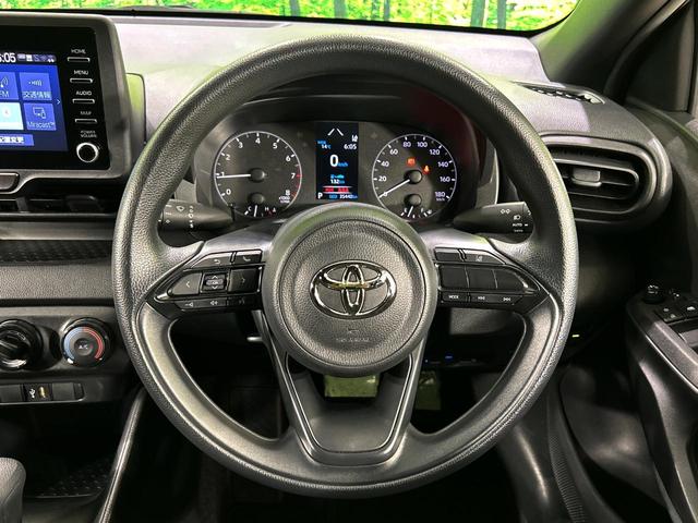 ヤリス X 純正8インチディスプレイ バックカメラ セーフティセンス 禁煙車 クリアランスソナー ETC オートハイビーム 車線逸脱警報 オートライト Bluetooth スマートキー(11枚目)