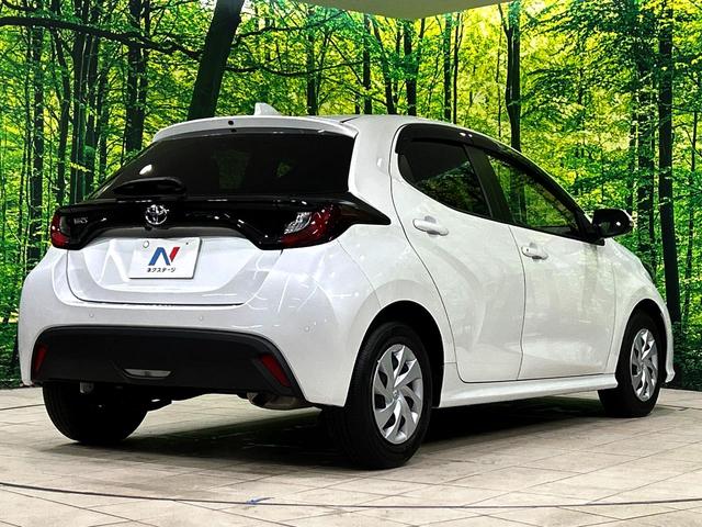 ヤリス X 純正8インチディスプレイ バックカメラ セーフティセンス 禁煙車 クリアランスソナー ETC オートハイビーム 車線逸脱警報 オートライト Bluetooth スマートキー(17枚目)