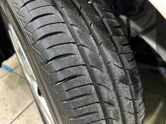 ヤリス X 純正8インチディスプレイ バックカメラ セーフティセンス 禁煙車 クリアランスソナー ETC オートハイビーム 車線逸脱警報 オートライト Bluetooth スマートキー(23枚目)