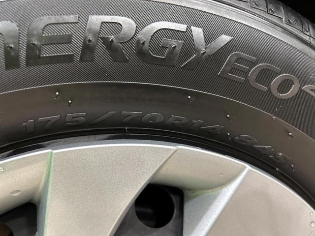 ヤリス X 純正8インチディスプレイ バックカメラ セーフティセンス 禁煙車 クリアランスソナー ETC オートハイビーム 車線逸脱警報 オートライト Bluetooth スマートキー(25枚目)