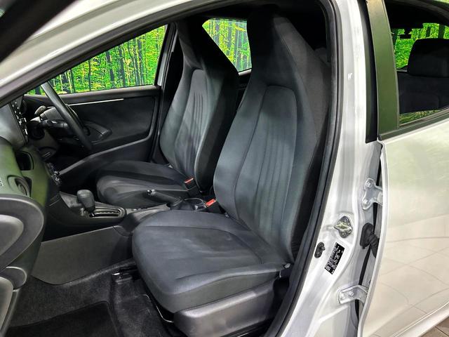 ヤリス X 純正8インチディスプレイ バックカメラ セーフティセンス 禁煙車 クリアランスソナー ETC オートハイビーム 車線逸脱警報 オートライト Bluetooth スマートキー(28枚目)