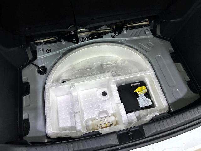 ヤリス X 純正8インチディスプレイ バックカメラ セーフティセンス 禁煙車 クリアランスソナー ETC オートハイビーム 車線逸脱警報 オートライト Bluetooth スマートキー(32枚目)