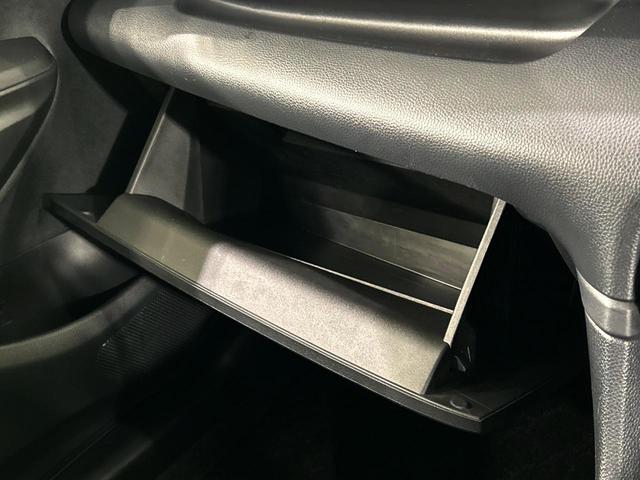 ヤリス X 純正8インチディスプレイ バックカメラ セーフティセンス 禁煙車 クリアランスソナー ETC オートハイビーム 車線逸脱警報 オートライト Bluetooth スマートキー(40枚目)