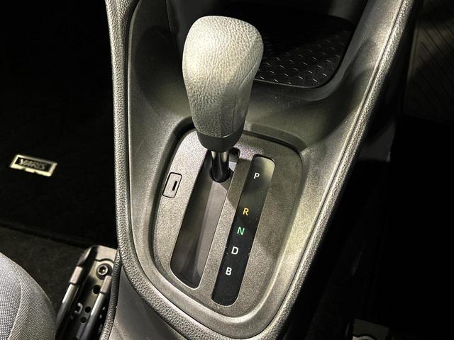 ヤリス X 純正8インチディスプレイ バックカメラ セーフティセンス 禁煙車 クリアランスソナー ETC オートハイビーム 車線逸脱警報 オートライト Bluetooth スマートキー(43枚目)