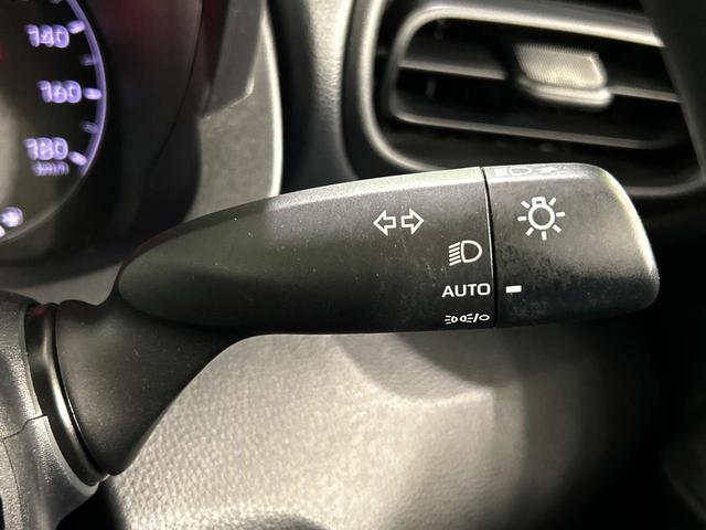 ヤリス X 純正8インチディスプレイ バックカメラ セーフティセンス 禁煙車 クリアランスソナー ETC オートハイビーム 車線逸脱警報 オートライト Bluetooth スマートキー(49枚目)